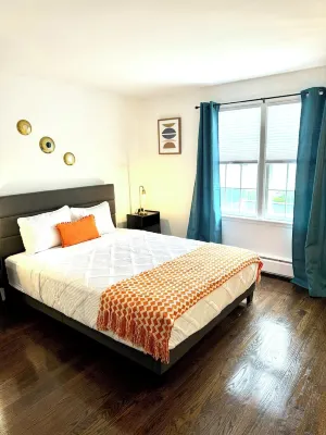 Remodeled Single Family, Enjoy a experience at this centrally located place. Hotels near Worcester Common