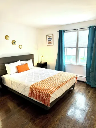 Remodeled Single Family, Enjoy a experience at this centrally located place.