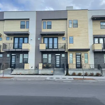 Luxury Downtown Spacious 3 bedroom New Modern Townhome