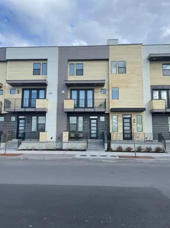 Luxury Downtown Spacious 3 bedroom New Modern Townhome Отели в г. Прово