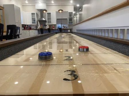 Cast Iron Lady 1860 historic building. In the heart of the Endless Mountains. Отели в г. Уайальюзинг