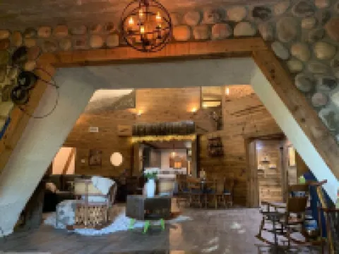 Cedar Bluff Hobbit House - Lake View, 3 private gated acres