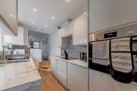 Lovely 2 Bed 2 Bath House in the heart of Sittingbourne. Hotel a Sittingbourne