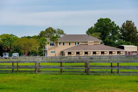 Renovated on the Lagoon within Walking Distance to the Beach & Amenity Cards!