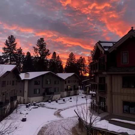 Lake Getaway! Elegant 2-Bedroom Condo in Downtown McCall