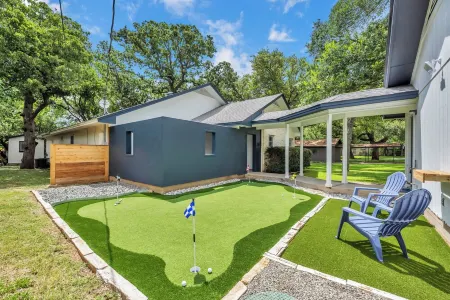 Casa Lago on Lake LBJ, Zenful Retreat;Game Room;Canal Front; Putting Green Отели рядом с достопримечательностью «Lake Lyndon B. Johnson»