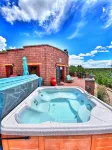 Steam Shower Hot Tub-Fabulous Views! In & Out Fireplaces-Free Wood-444+ reviews!