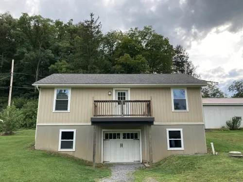 Bright carriage house steps from rail trail and river & 45 minutes to Penn State