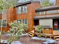 Beautiful, Cozy, All-Seasons Mountain/Lake Townhome