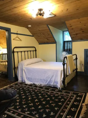 SPRINGHOUSE  1803 - UNIQUE HISTORIC HOME Hotels near Marshalls