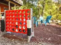 The Challenge House*mega games*hottub*beach*lake*The ultimate Poconos game house Hotels in Tunkhannock Township