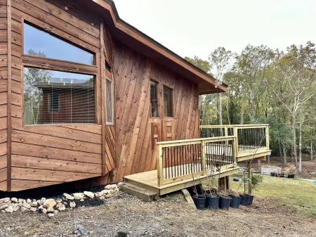 2br Queen Eagles Cabin in Campobello SC near upcoming Saluda Trail