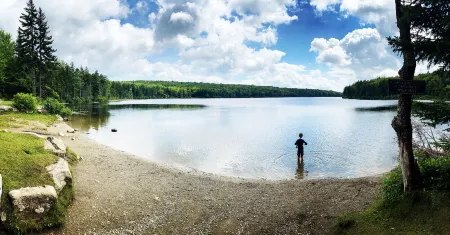 1 mile to Mt Snow, Pet friendly 2BDR clean Отели в г. West Dover