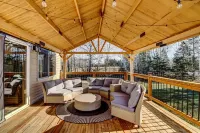 Private - 7 bed 3 bath Lake Cabin +Hot Tub +Dock +2 Pedal Boats +2 canoes +Sauna