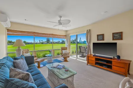 Kauai Paradise: oceanview 2-bedroom condo with AC and private lanai