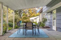 Updated, cozy single family in Fairfield County Hotels in Trumbull