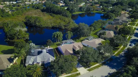 Heated pool, lakeview, double king size, 4 bedrooms, 6 beds, 2 bath, sleep 12