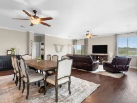 2 King Beds in This Relaxing Home on the Greenbelt. Hotels in Buda