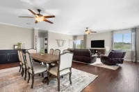 2 King Beds in This Relaxing Home on the Greenbelt.