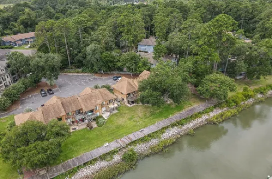 Beaufort's Blue Heron Hideaway on Battery Creek