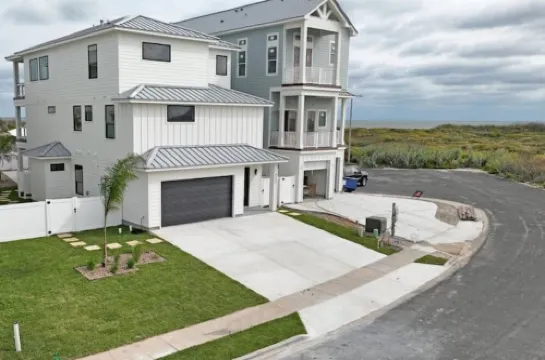 New 3800sf custom home with unobstructed ocean views and private pool