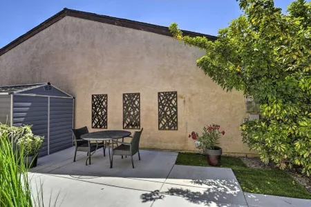 NEW! Sleek & Modern Bay Area Apartment w/ Patio! Отели в г. Фремонт