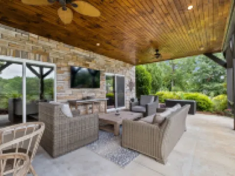 Designer Lake Front Retreat in Quiet Cove on Lake Wylie: King Beds & Bunk Room! スティール・クリークのホテル