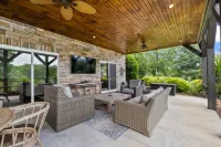 Designer Lake Front Retreat in Quiet Cove on Lake Wylie: King Beds & Bunk Room! Hotels in Steele Creek