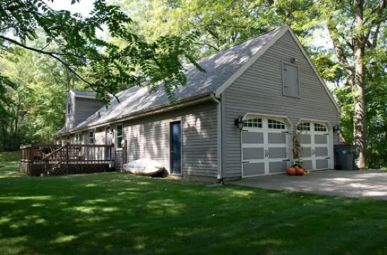 Beautiful Private Setting !!!