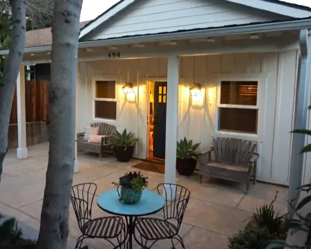 Blue Door Bungalow. Hotels in Montecito