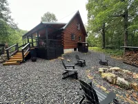 Luxurious and Rustic “Wolf Ridge Lodge” with Hot Tub - Sleeps 6 at Wolf Pen Gap