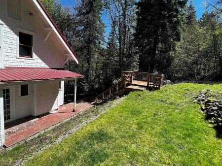 Cozy lodging with ample parking