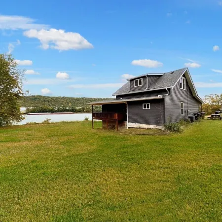 Big Riverfront House Near Beach Access, Cvg, & Downtown