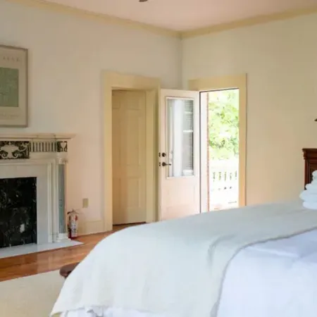 Lovely 4 bedroom rental with spacious master suite
