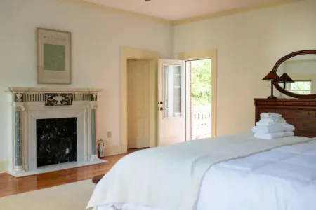 Lovely 4 bedroom rental with spacious master suite Отели в г. Скрантон