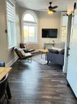 “Champagne Suite” Executive 1bed/1bath Loft Apt in downtown Florence