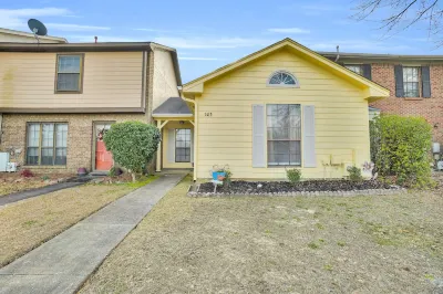 Tucked-Away Townhouse