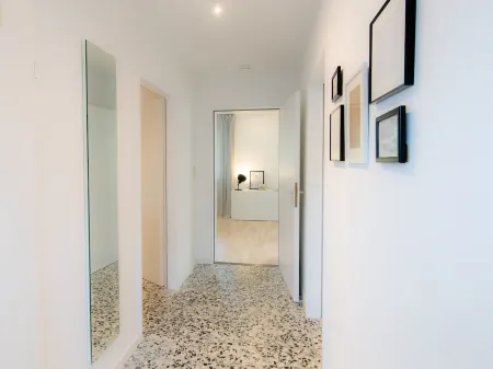 Spacious vacation apartment with garden, surrounded by greenery. Отели в г. Вестердайхштрих