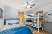 Lakefront retreat, hot tub, firepit, pets