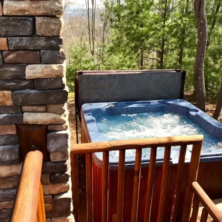 Watauga Lake Home! Hot tub, kayaks, Slip access & Mountain View!