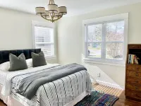 2/1 Cottage near Airport, ConvCntr, MusicFctry, FourSeasons, Omni, Westin, UD