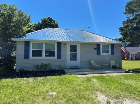 Welcome to The Driftwood Cottage! A cozy 2-bedroom home in Grand Marais, MI.