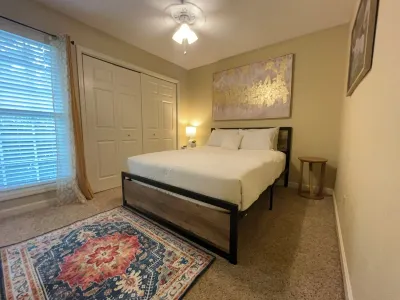 3 Bedroom, 2 Bathroom Townhouse in Valdosta perfect for short term rental! Các khách sạn gần Mathis Auditorium
