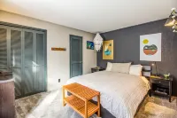 Private Hot Tub and Bikes! Great Location!
