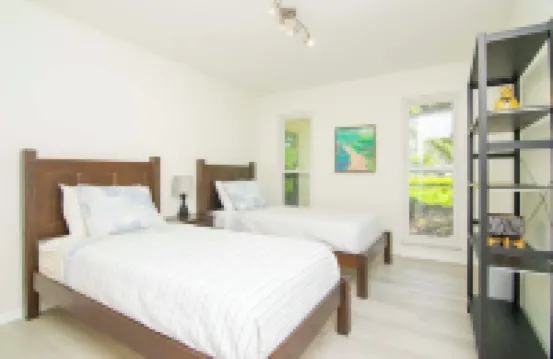 PRIVATE ESTATE BY BEACH 5BR 3BA  2 king masters, heated pooL, hottub, by beach.