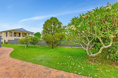 Balmoral Waterfront Escape at Lake Macquarie Hotels near Shazzam Bridal & Formal