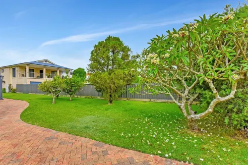 Balmoral Waterfront Escape at Lake Macquarie Hotels in Toronto