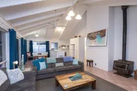 Beach Retreat - Family & Pet Friendly + only 400m from beach