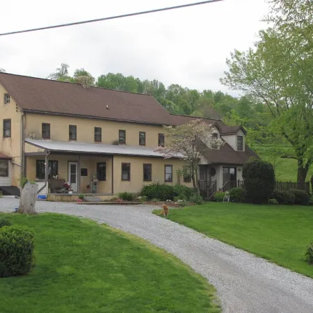 Peaceful, country setting on Fountain Hill Farm