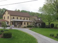 Peaceful, country setting on Fountain Hill Farm